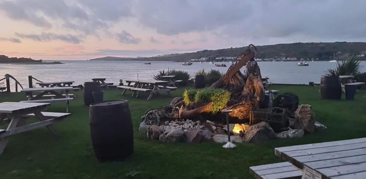 The Teifi Waterside Hotel คาร์ดิแกน ภายนอก รูปภาพ