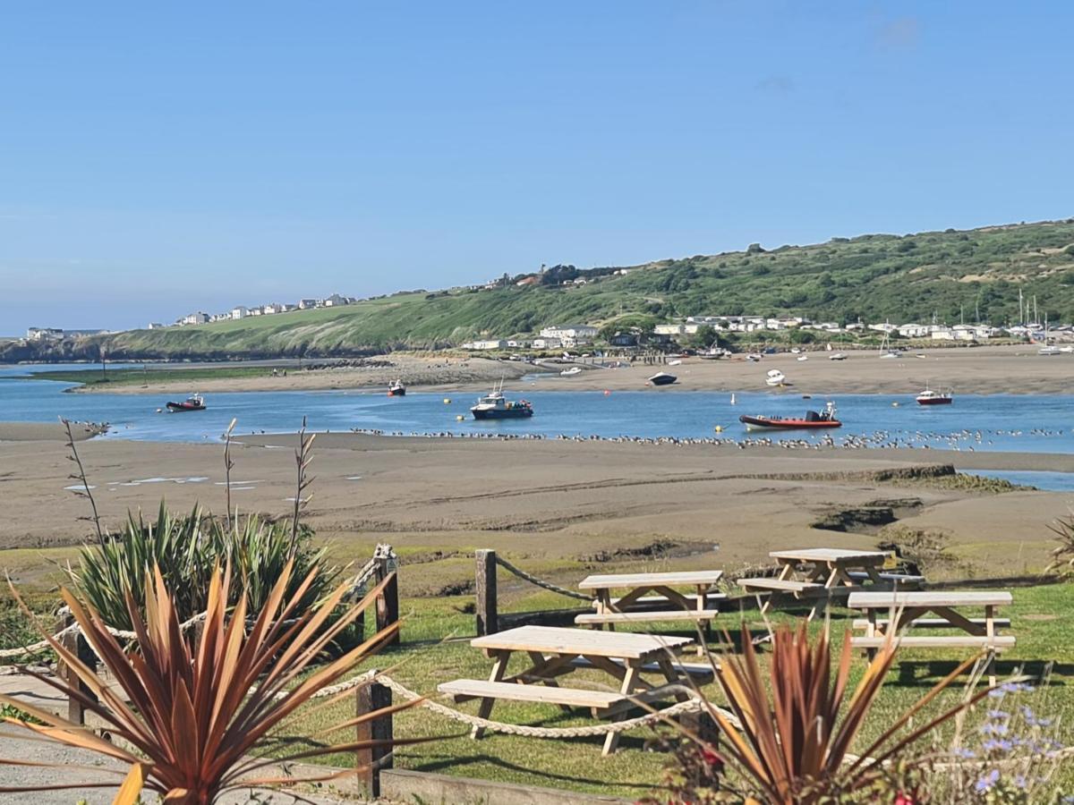 The Teifi Waterside Hotel คาร์ดิแกน ภายนอก รูปภาพ
