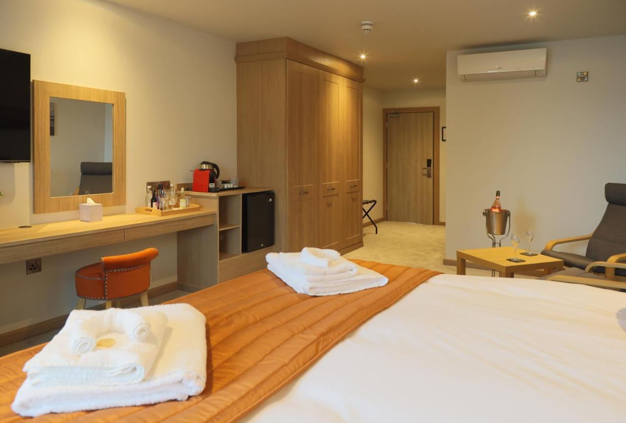 The Teifi Waterside Hotel คาร์ดิแกน ภายนอก รูปภาพ